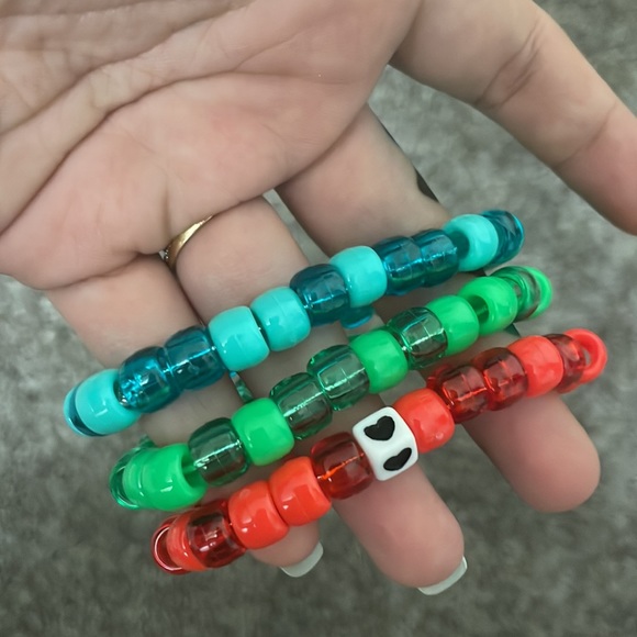 3 Bracelets 🕉 - Picture 5 of 5